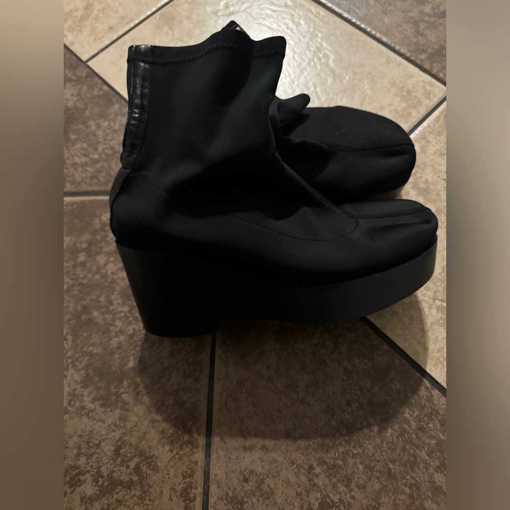 Hyoon debby lamb leather booties